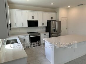 37450 MacKenzie Dr in Zephyrhills, FL - Building Photo - Building Photo