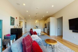 488 Dorchester Ave, Unit 4H in Boston, MA - Building Photo - Building Photo