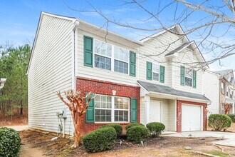 9497 Lakeview Rd in Union City, GA - Building Photo - Building Photo