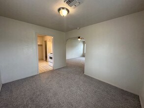1404-1404 1/2 Stockton Ave in Modesto, CA - Building Photo - Building Photo
