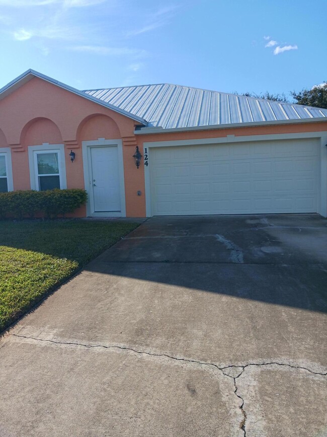 124 SW Sea Lion Rd in Port St. Lucie, FL - Building Photo - Building Photo