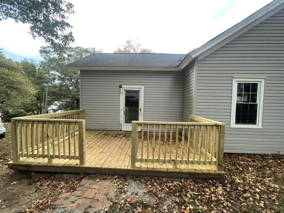 407 Connecticut Ave in Greer, SC - Building Photo