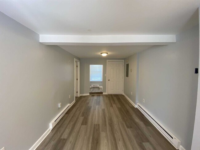 73 E Main St-Unit -2 in Beacon, NY - Building Photo - Building Photo