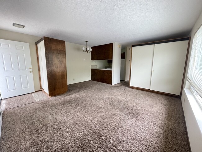 530 Burnett Ave N, Unit 7