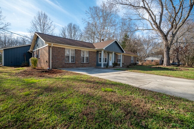 110 Peabody Rd in Meridianville, AL - Building Photo - Building Photo