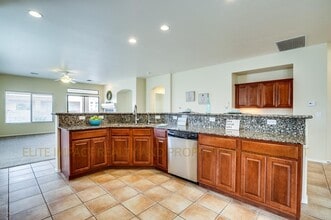 316 W Sunrise Vista Dr in Green Valley, AZ - Building Photo - Building Photo
