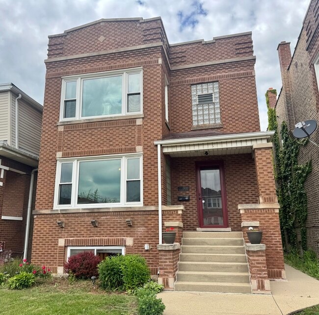 property at 5230 W Henderson St