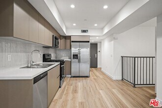 10405 Louisiana Ave in Los Angeles, CA - Building Photo - Building Photo