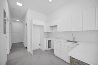 1395 NW 40th St in Miami, FL - Building Photo - Building Photo