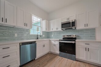 1014 13th St in Galveston, TX - Foto de edificio - Building Photo