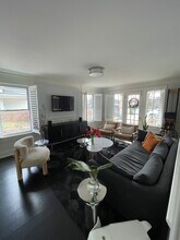 111 E 10th St, Unit Unit 2 in Bloomington, IN - Foto de edificio - Building Photo