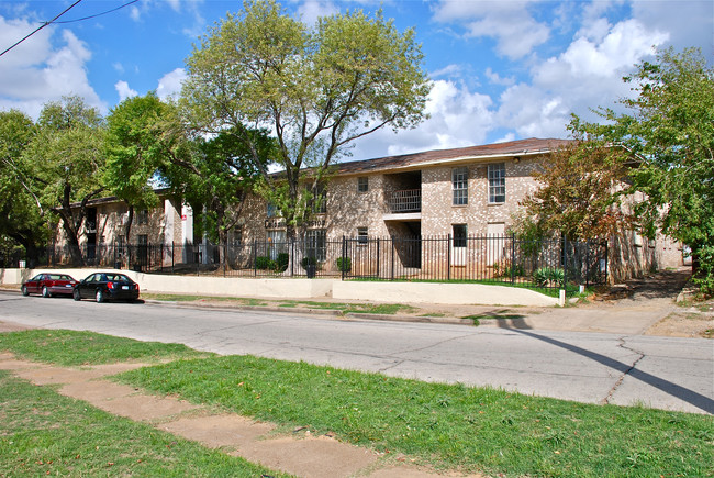 Colonial Mansion in Dallas, TX - Foto de edificio - Building Photo