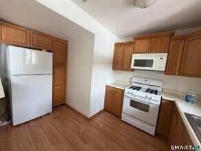 155 Cottonwood Rd in Newington, CT - Building Photo - Building Photo