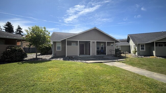 2483 Shay Ct in Fortuna, CA - Building Photo - Building Photo