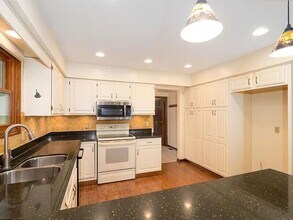 1851 Foxhollow Dr in Cincinnati, OH - Building Photo - Building Photo