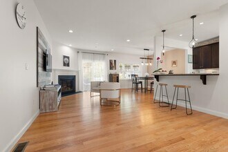 10 Murray Ave in Burlington, MA - Building Photo - Building Photo