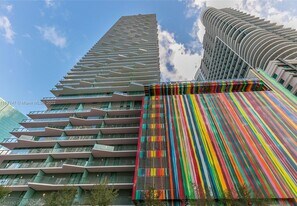 1300 S Miami Ave, Unit PH4909 in Miami, FL - Building Photo