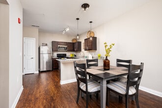 BONTERRA APARTMENTS in Fort Wayne, IN - Building Photo - Interior Photo
