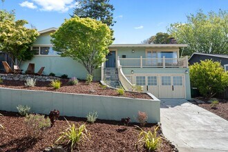 35 Franciscan Way in Kensington, CA - Building Photo - Building Photo