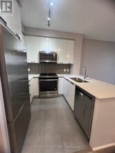 5025 Four Springs Ave in Mississauga, ON - Building Photo - Building Photo