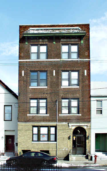 530 41st St in Union City, NJ - Building Photo