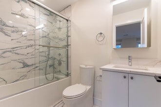 303 Maverick St, Unit #4 in Boston, MA - Foto de edificio - Building Photo