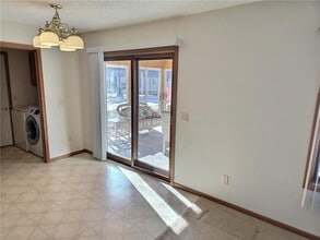 1624 Blue Jay Blvd in Fairmont, MN - Building Photo - Building Photo