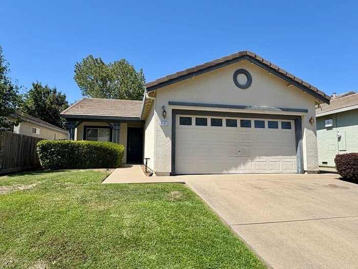 1121 Corfield Dr in Roseville, CA - Building Photo