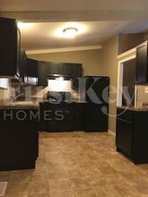 8101 Railroad Rd in Indianapolis, IN - Foto de edificio - Building Photo