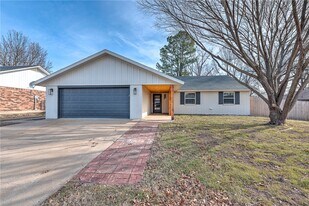 1605 SE S St in Bentonville, AR - Building Photo
