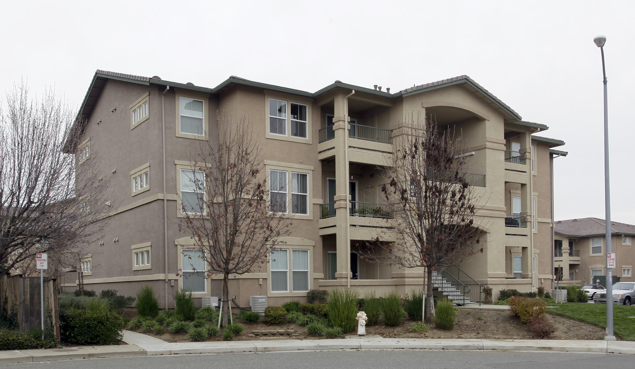 Lincoln Creek in Dixon, CA - Building Photo