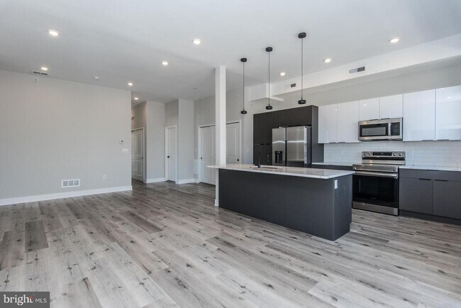 2710 Ridge Ave photo'