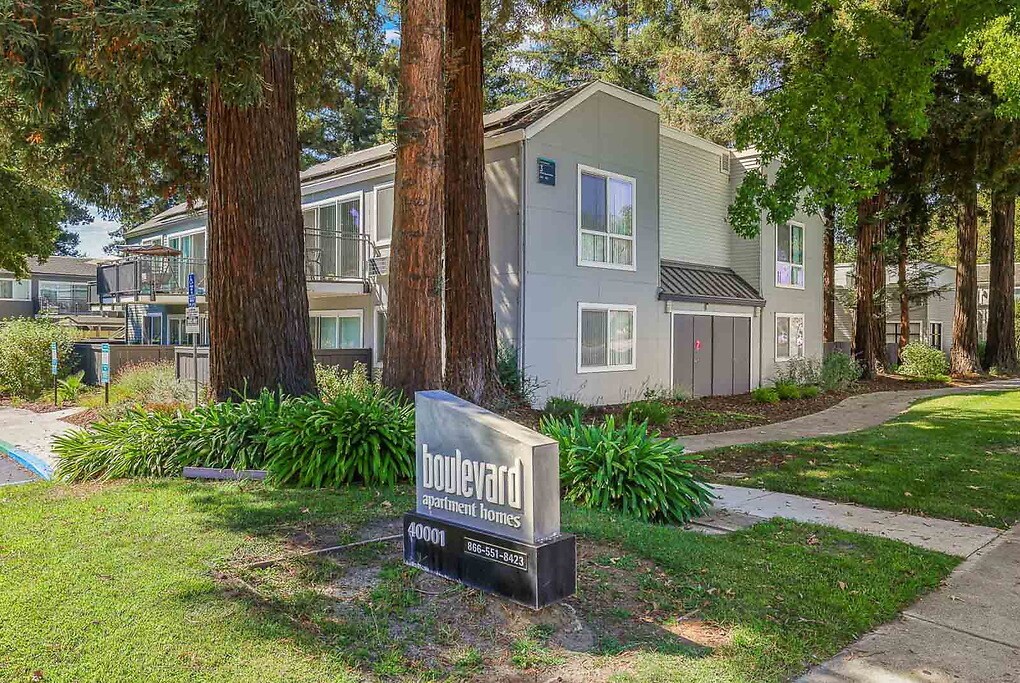Boulevard in Fremont, CA - Foto de edificio