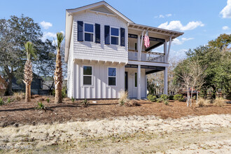 1102 Tree Canopy Wy in Wilmington, NC - Building Photo - Building Photo