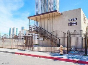 239 W Cleveland Ave, Unit 1 in Las Vegas, NV - Building Photo - Building Photo