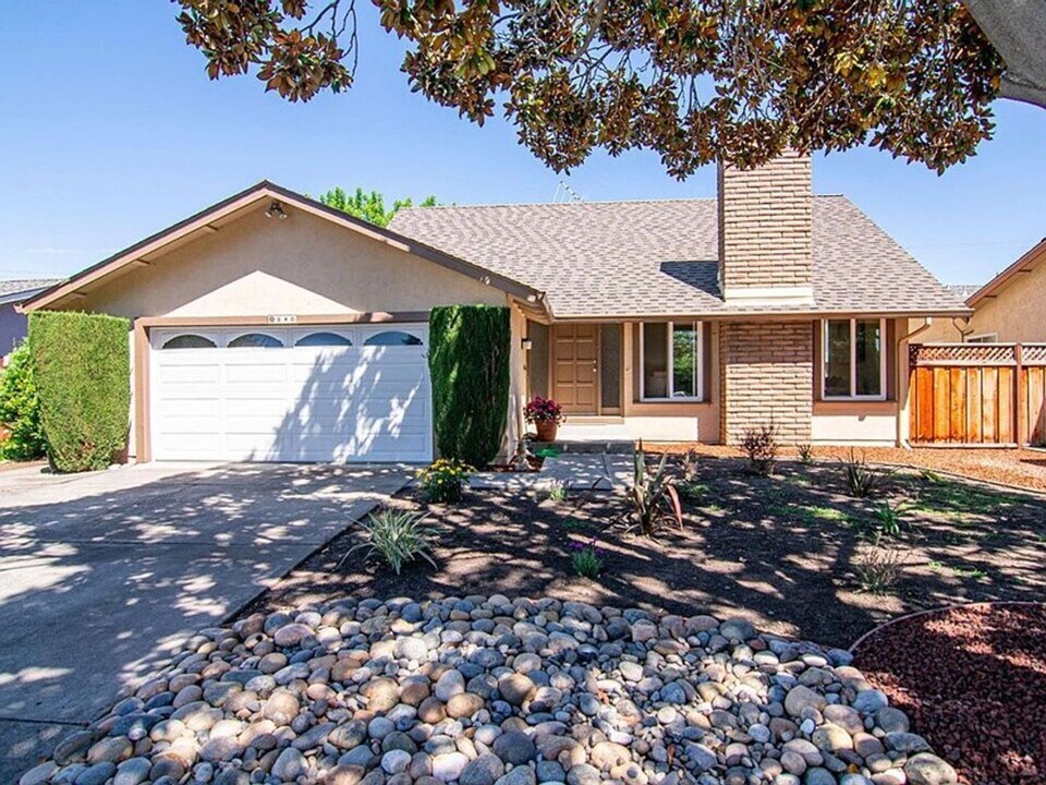 840 Sweetbay Dr in Sunnyvale, CA - Building Photo