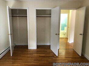 122 Dustin St, Unit 11 in Boston, MA - Foto de edificio - Building Photo