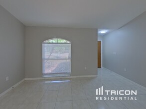 4614 Breezy Pines Blvd in Sarasota, FL - Building Photo - Building Photo