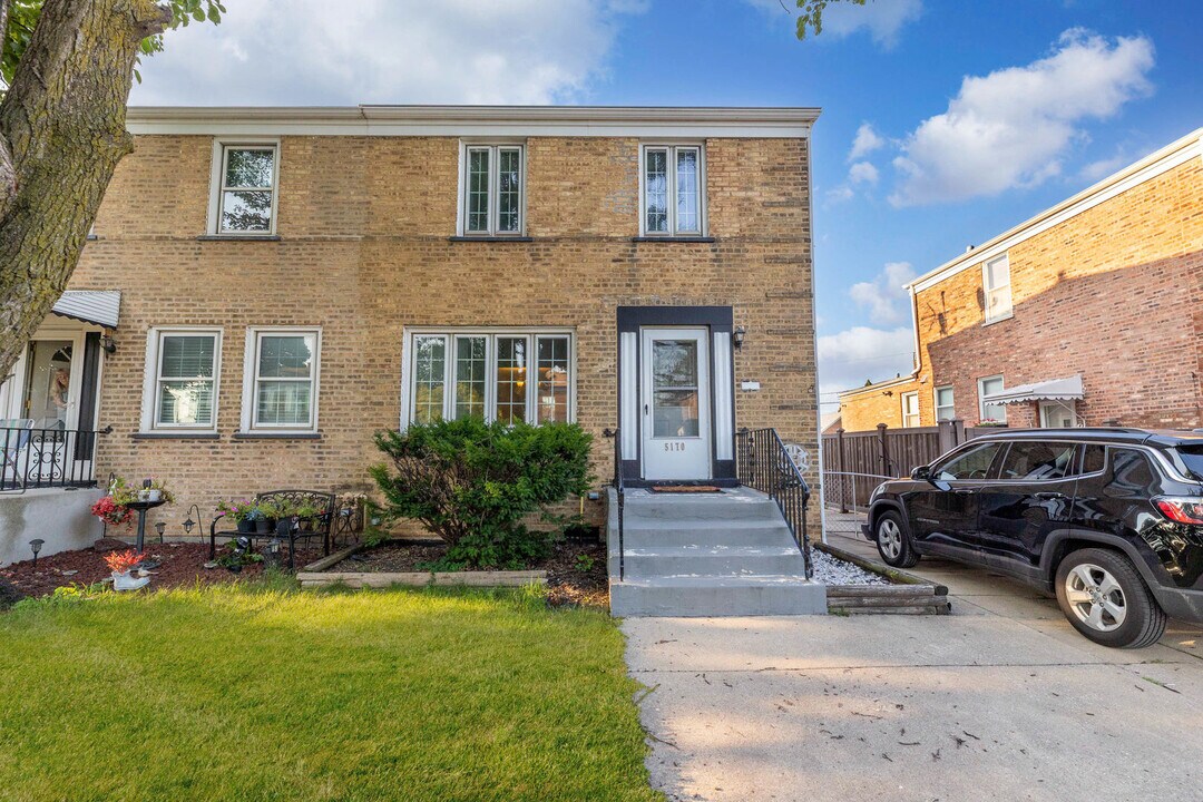 5170 W 64th Pl in Chicago, IL - Building Photo