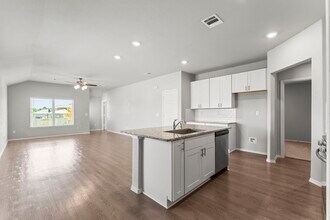 603 Levine Ct in Montgomery, TX - Building Photo - Building Photo