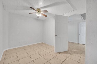 552 Fairmount Rd in Daytona Beach, FL - Building Photo - Building Photo