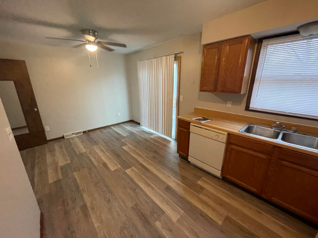 2202 Harsh Ave SE in Massillon, OH - Building Photo - Building Photo