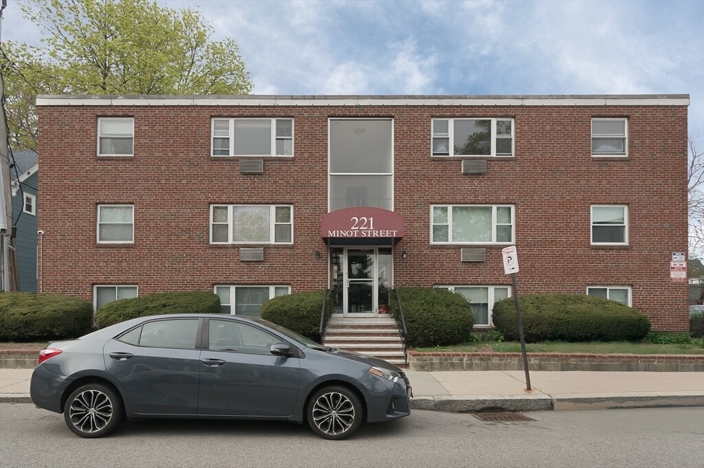 221 Minot St in Boston, MA - Building Photo