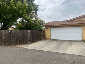 1473 E Millard Way in Dinuba, CA - Building Photo - Building Photo