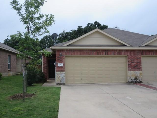 1305 Ravenwood Dr in Mansfield, TX - Building Photo