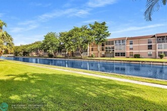 8311 Sands Point Blvd in Tamarac, FL - Building Photo - Building Photo