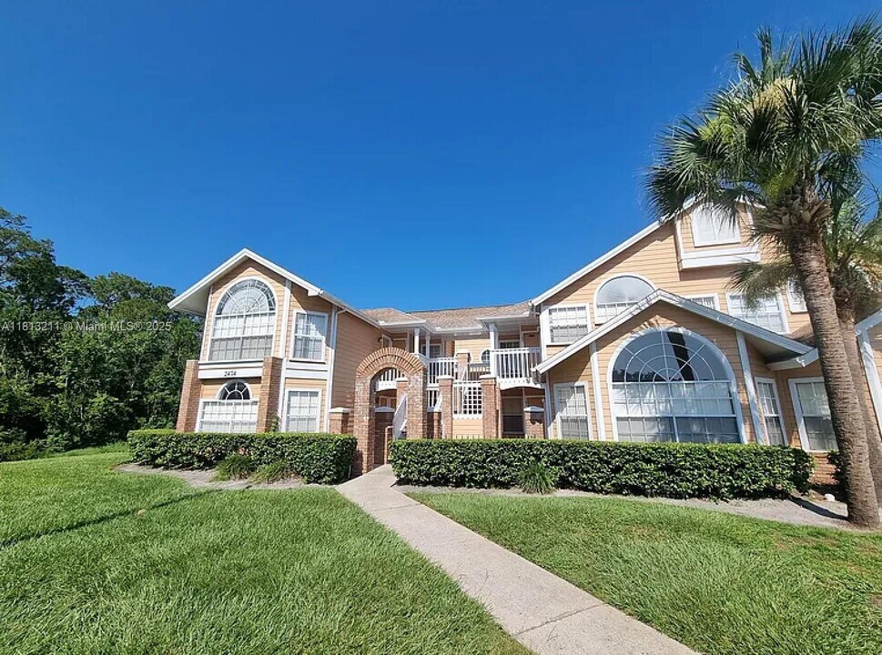 2474 Sweetwater Club Cir in Kissimmee, FL - Building Photo