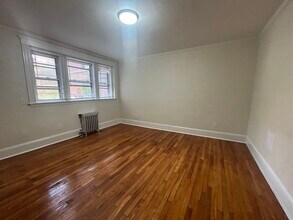 8 Lakeville Rd, Unit 1 in Boston, MA - Building Photo - Building Photo