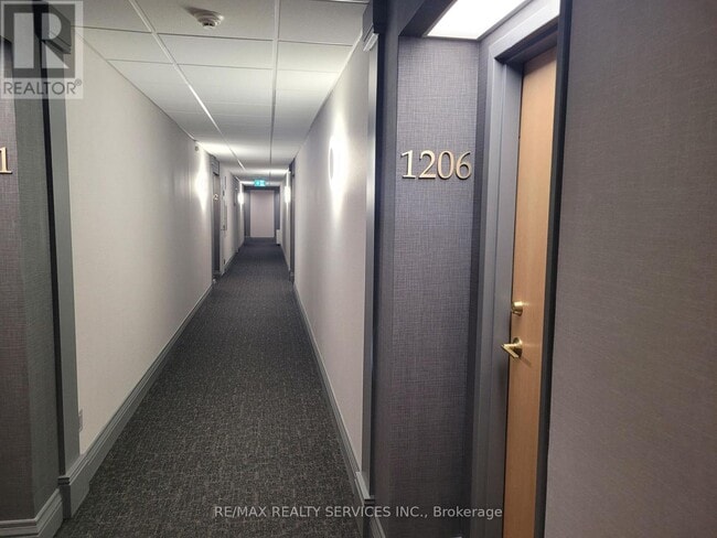 330 Mill St S in Brampton, ON - Building Photo - Building Photo