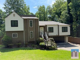 1278 Laurel Summit Dr SE in Smyrna, GA - Building Photo